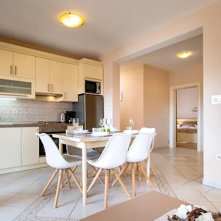 Apartamento Mistral-2 By Interhome