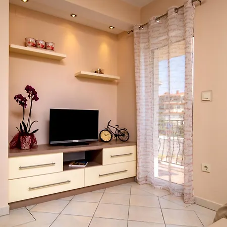 Mistral-2 By Interhome Lopar